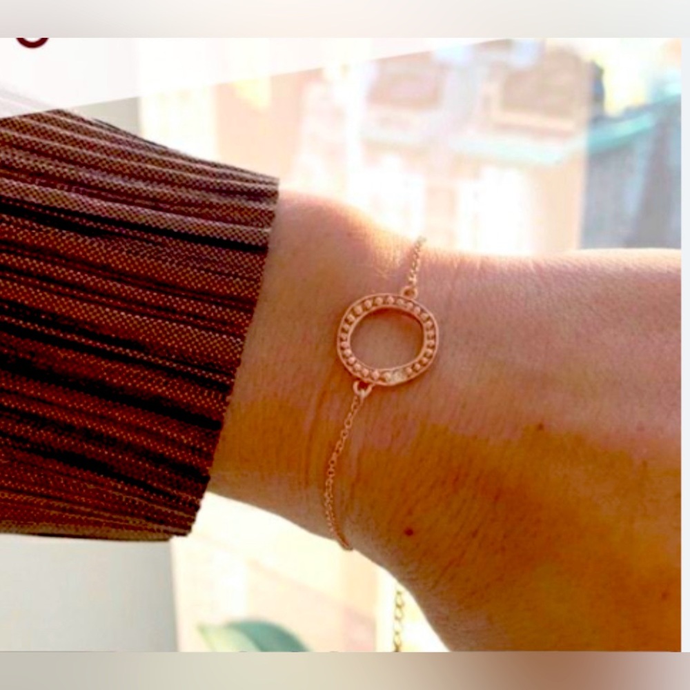 Circle Bracelet in Rose Gold and Flower Earring Set
